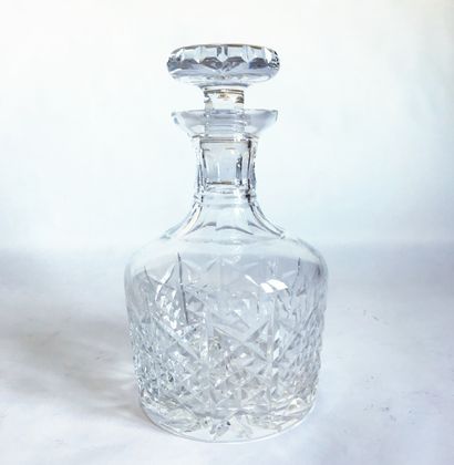 null Whisky decanter covered in cut crystal.

Scottish work

H. 22 cm