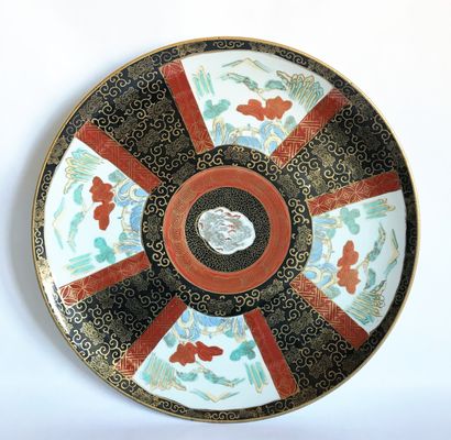 JAPON JAPAN 

Large round porcelain tray with radiant decoration of polychrome landscapes...