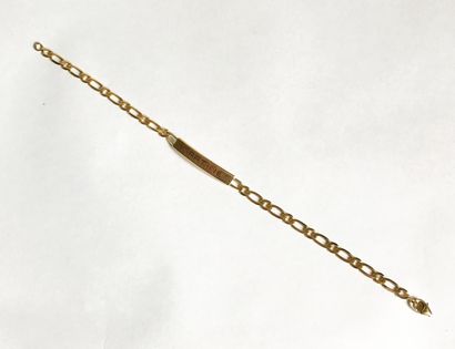 Small yellow gold lady's bracelet with name

Weight...