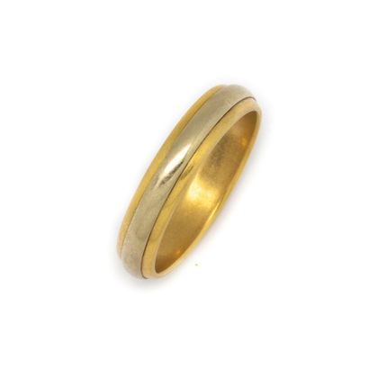 Large wedding ring in white and yellow gold

Weight...