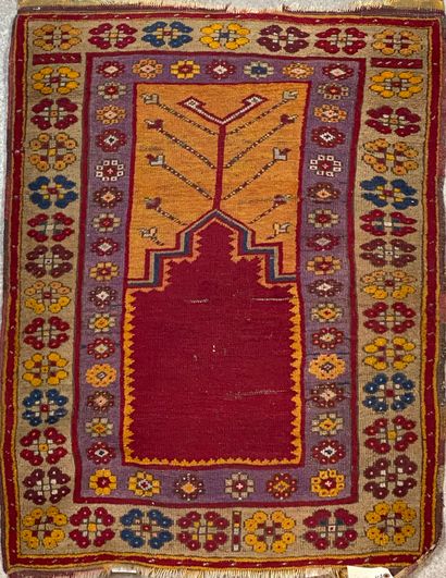 Prayer rug with triple border and flower...