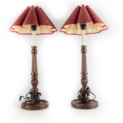 Pair of lamps in turned wood.

Modern work

H....