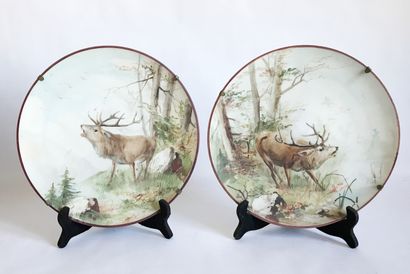 null Pair of white glass plates with hunting decoration.

Probably Austrian work

D....