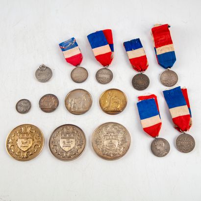 null Lot of silver medals including: 7 medals of the Ministry of Commerce and Industry,...