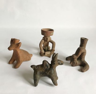 null Four anthropomorphic and zoomorphic terracotta statuettes in the pre-Columbian...