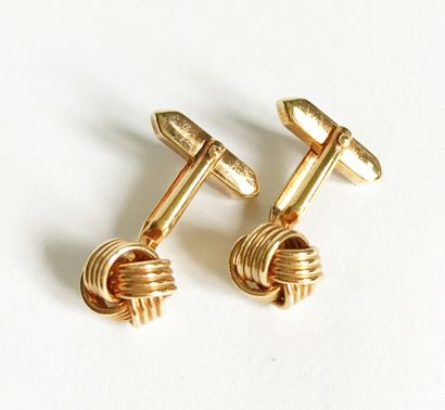 null Pair of cufflinks "passementerie knot" in gilded metal