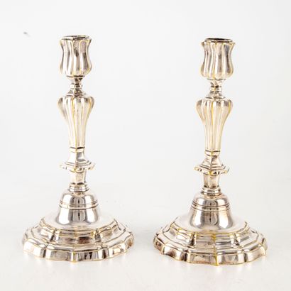 null Pair of bronze candlesticks in the 18th century style 

19th century 

H. 24...