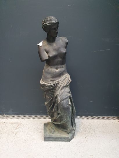 null Statue en bronze à patine brune figurant la Vénus de Milo

H.: 85 cm

Accidents,...