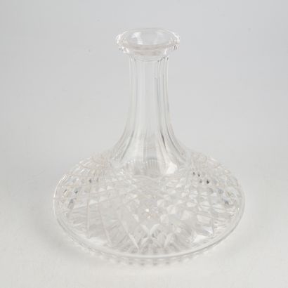 Carafe with flat bottom in cut crystal

Without...
