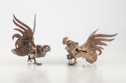 Pair of fighting cocks in silver plated metal

10...