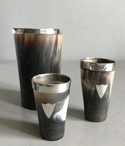 null Set of three horn goblets with silver mounting (small) and silver plated metal...
