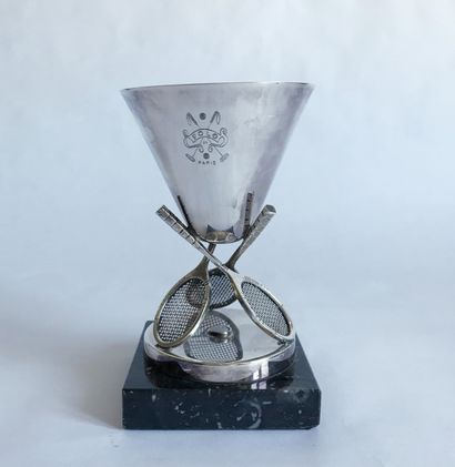 Tennis cup in metal with foot constituted...