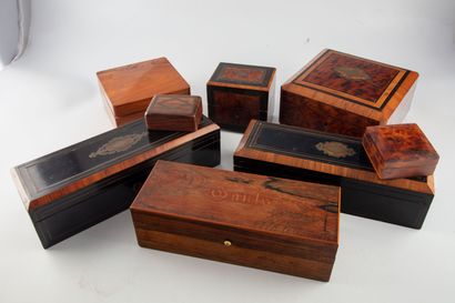 Ensemble de 8 boîtes en bois de placage 

(petits...