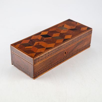 null A glove box in marquetry of cubes

H. 6,5 ; L. 23,5 cm ; D. 9 cm 

(Small a...