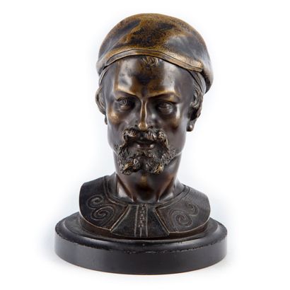 Bust of a man in bronze, the rocking hat...