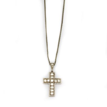 null Cross in white gold paved with old cut diamonds

Gross weight : 6,1 g.