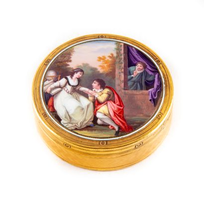 Round box in yellow gold, decorated with...