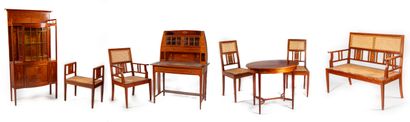 Travail allemand GERMAN WORK - About 1900 
Mahogany veneered and marquetry living...