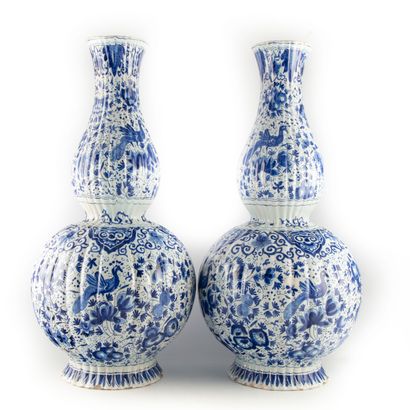 DELFT DELFT

Importante paire de vases en faïence émaillée en bleu et blanc 

Début...