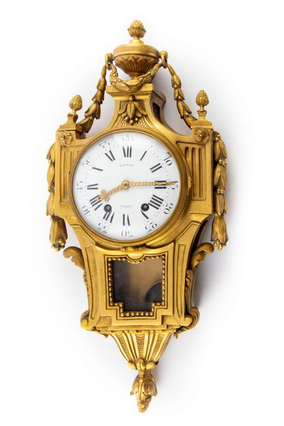null Large gilt bronze wall clock

The enamelled dial signed LEROY - Paris

Louis...