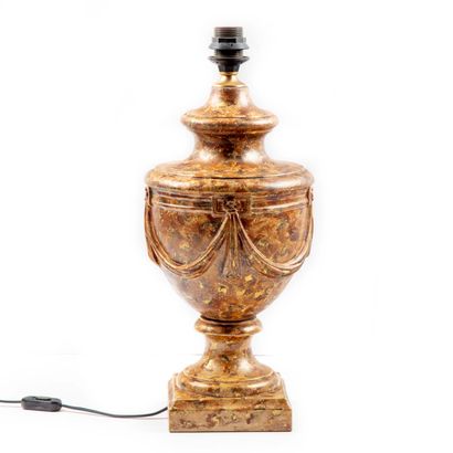 Lampe en forme de vase à l'Antique sur piédouche...