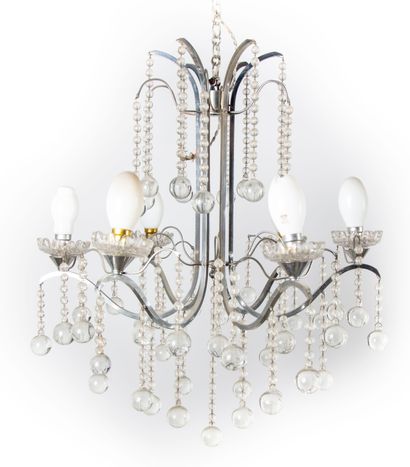 null Chandelier metal structure, with six arms of light and garlands of pearls 

Around...