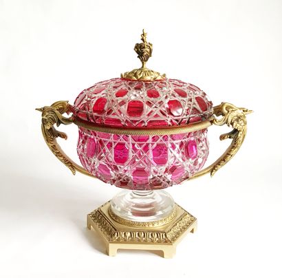 BENITO Cristallerie Martin BENITO

Important covered cup on pedestal in transparent...