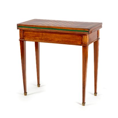  Game table in marquetry, with green felt top, Louis XVI style 
H. 76 cm ; W. 77...
