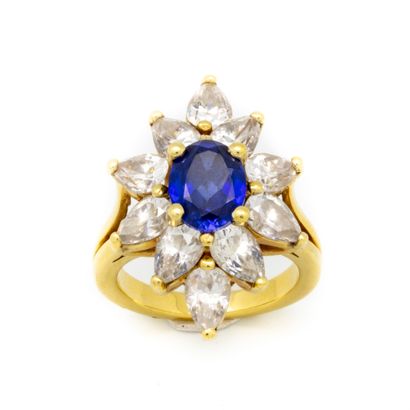 null Important vermeil ring forming a flower, the center adorned with a blue stone...