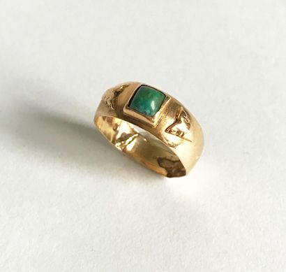  Small gold ring (18K) set with a cabochon stone 
Swedish work - gross weight: 1,53...