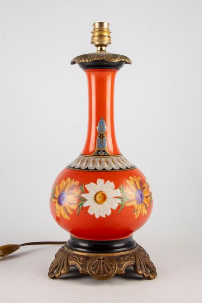 RUSSE In the RUSSIAN taste


Bottle-shaped enameled porcelain lamp base decorated...