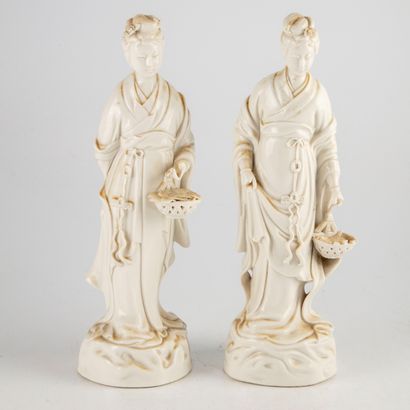 CHINE CHINA


Pair of Beijing statuettes in white enameled porcelain


H. 26,5 cm


Small...