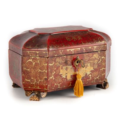 null Red lacquered wood rectangular tea box with gilded decoration of characters...
