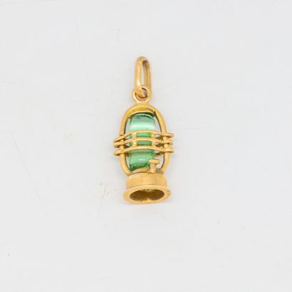 null Gold pendant in the shape of a small lantern


Gross weight : 2,2 g.