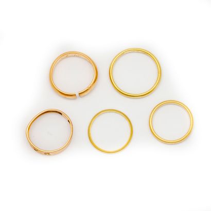 null Set of five gold wedding rings


Weight : 14,4 g.
