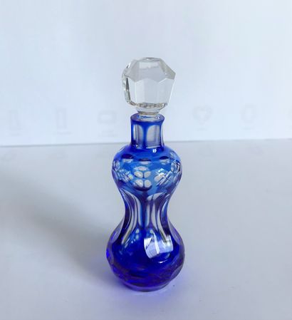 Perfume bottle in cut crystal with blue lining...