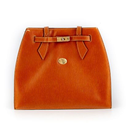 MAC DOUGLAS 
Gold shoulder bag 
Size: 29...