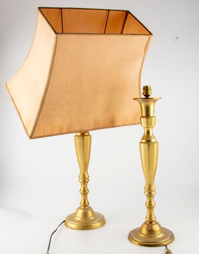 null Pair of lamps in brass


H.: 47 cm