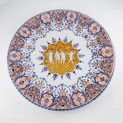 ROUEN 
Important earthenware dish with polychrome...