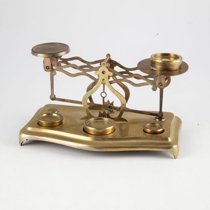 null Brass scale and weights


10 x 20,5 x 10 cm