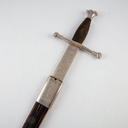 null Sword, the blade with engraved decoration of foliage


Leather scabbard (used)


Spanish...