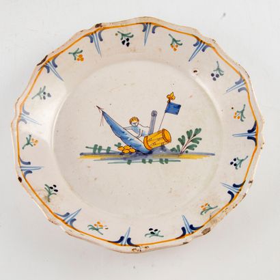 null NEVERS


Earthenware plate with contoured edges with polychrome revolutionary...