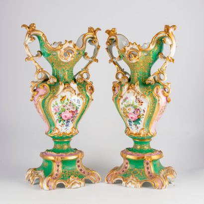 Jacob PETIT In the taste of Jacob PETIT


Pair of porcelain vases in the rocaille...