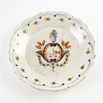 NEVERS 
Earthenware plate with contoured...