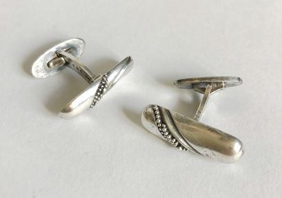 null Georg JENSEN - Dannemark. 


Paire boutons de manchettes en argent (925) à motif...