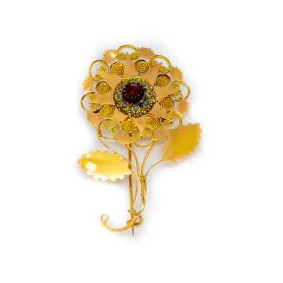  Yellow gold brooch forming a flower, in filigree gold 
Gross weight : 4g