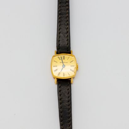 null House of Jaeger-Lecoultre


Ladies' watch with yellow gold dial and leather...