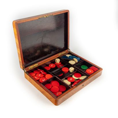 null Large game box with mother-of-pearl inlay and Japanese design 


H. 6 cm ; L....