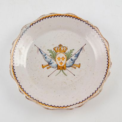 NEVERS 
Earthenware plate with contoured...