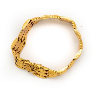 null Bracelet en or jaune à maillons losanges feuillagés

Poids brut : 31,3 g.